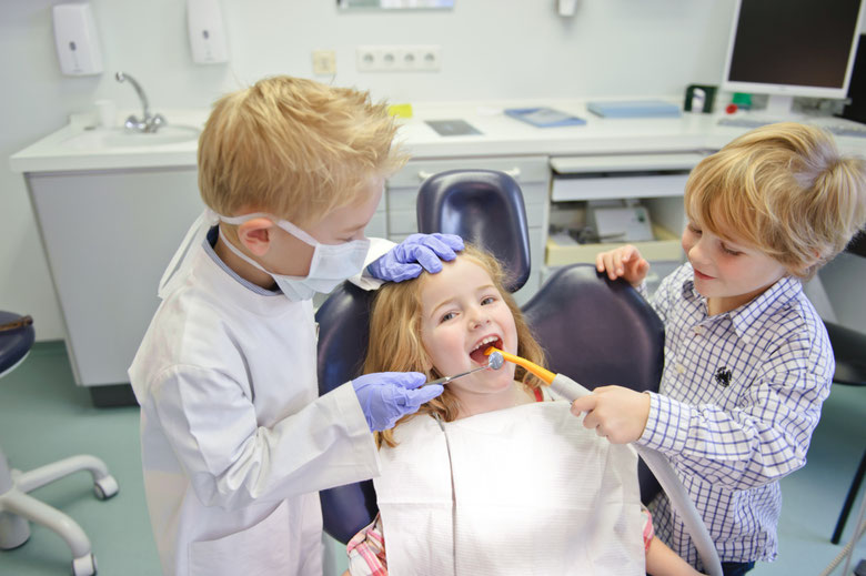 bambini dal dentista, visita dal dentista dei bambini