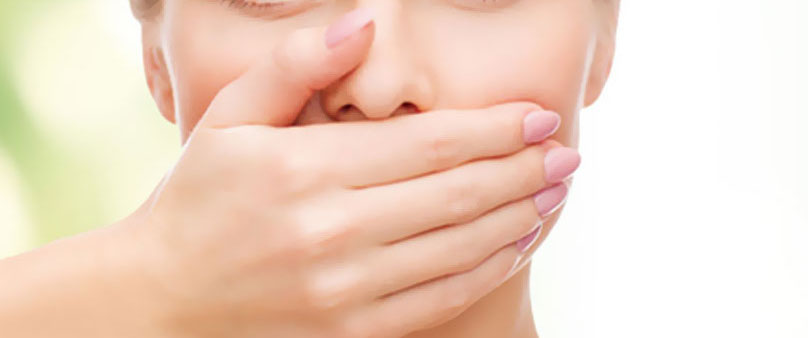 come prevenire e curare alito cattivo